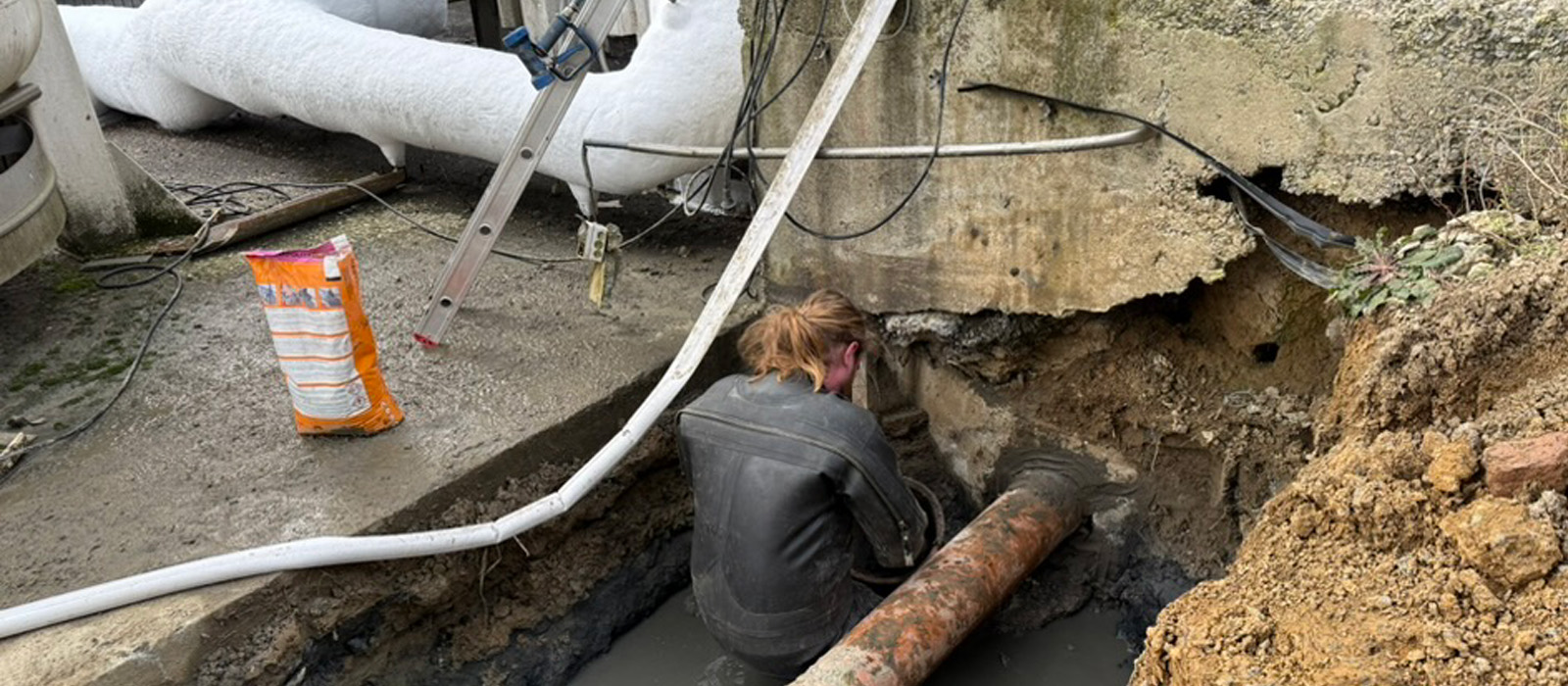 Flowmeter with vortex